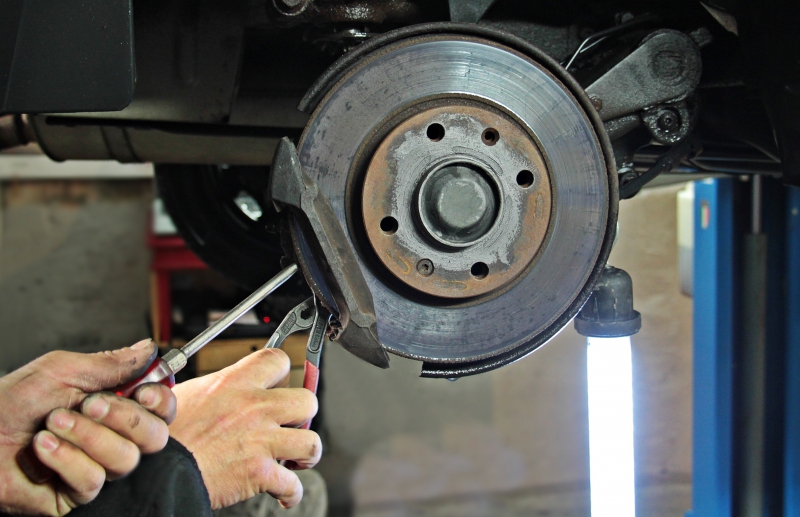 garagiste-ST CYR SUR MER-min_auto-repair-1954636